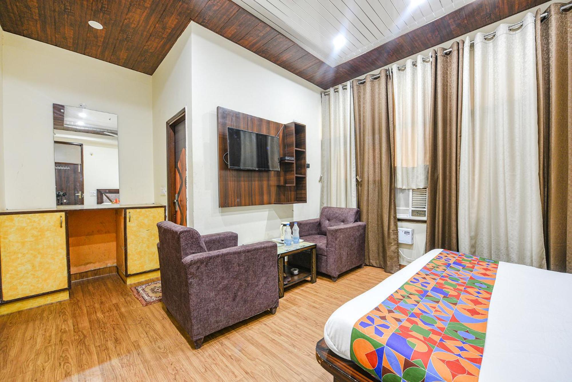 Fabhotel Royal Inn Chandīgarh Zewnętrze zdjęcie